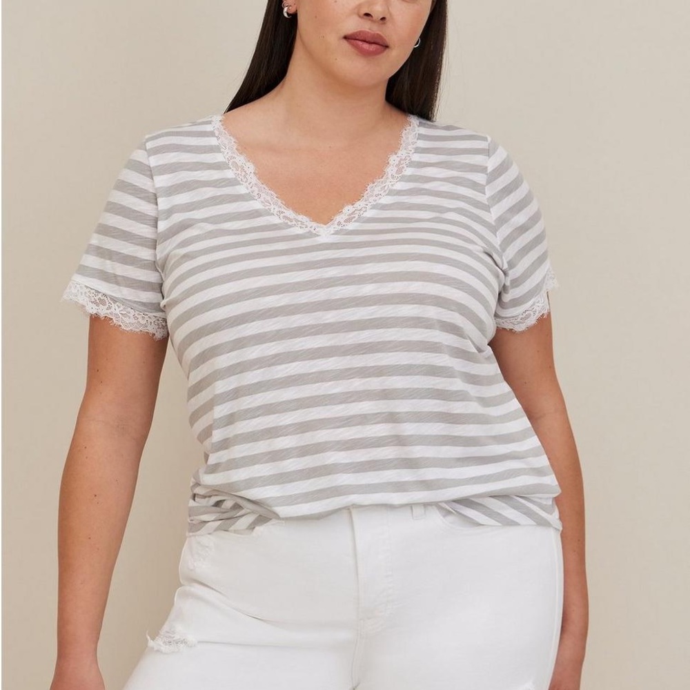 Classic Fit Feather Soft Slub Lace Trim V-Neck Tee